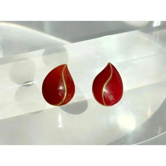 Vintage Gold Toned & Wine Red Enamel Teardrop / Flame Shaped Stud Earrings - Picture 2 of 5